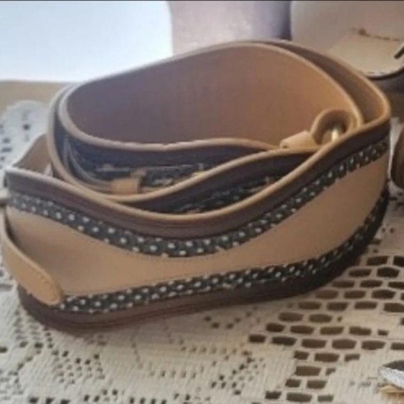 🔥🔥🔥Coach novelty strap snakeskin with yellow gold - Picture 1 of 6